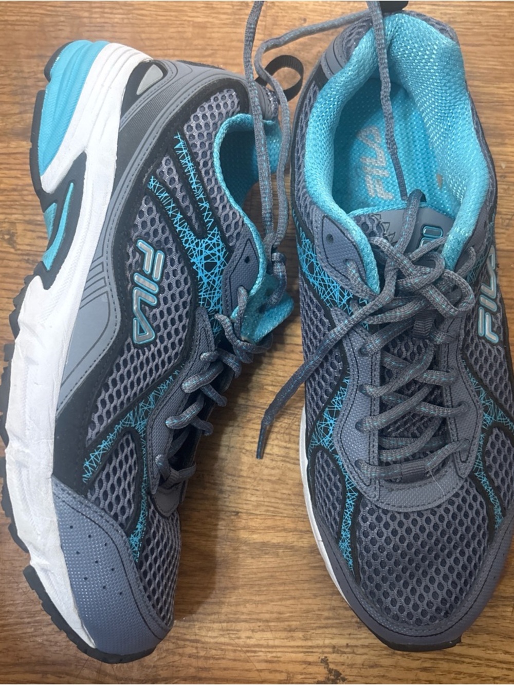 Fila men
Gray and Teal Mesh Running Sneakers